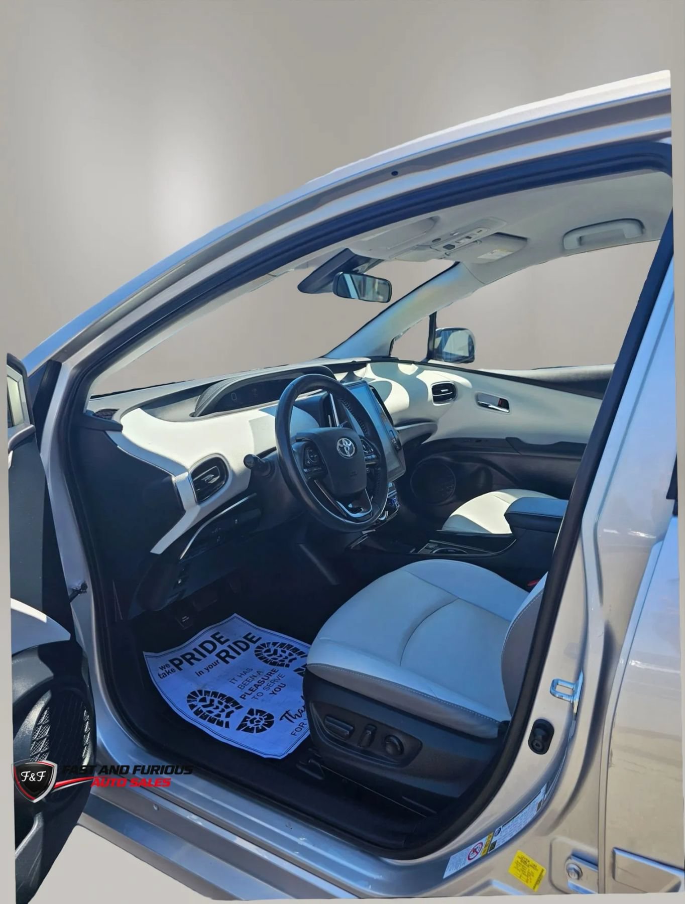 Used 2021 Toyota Prius Prime XLE w/ Carpet Mat Package (TMS) FWD image 6