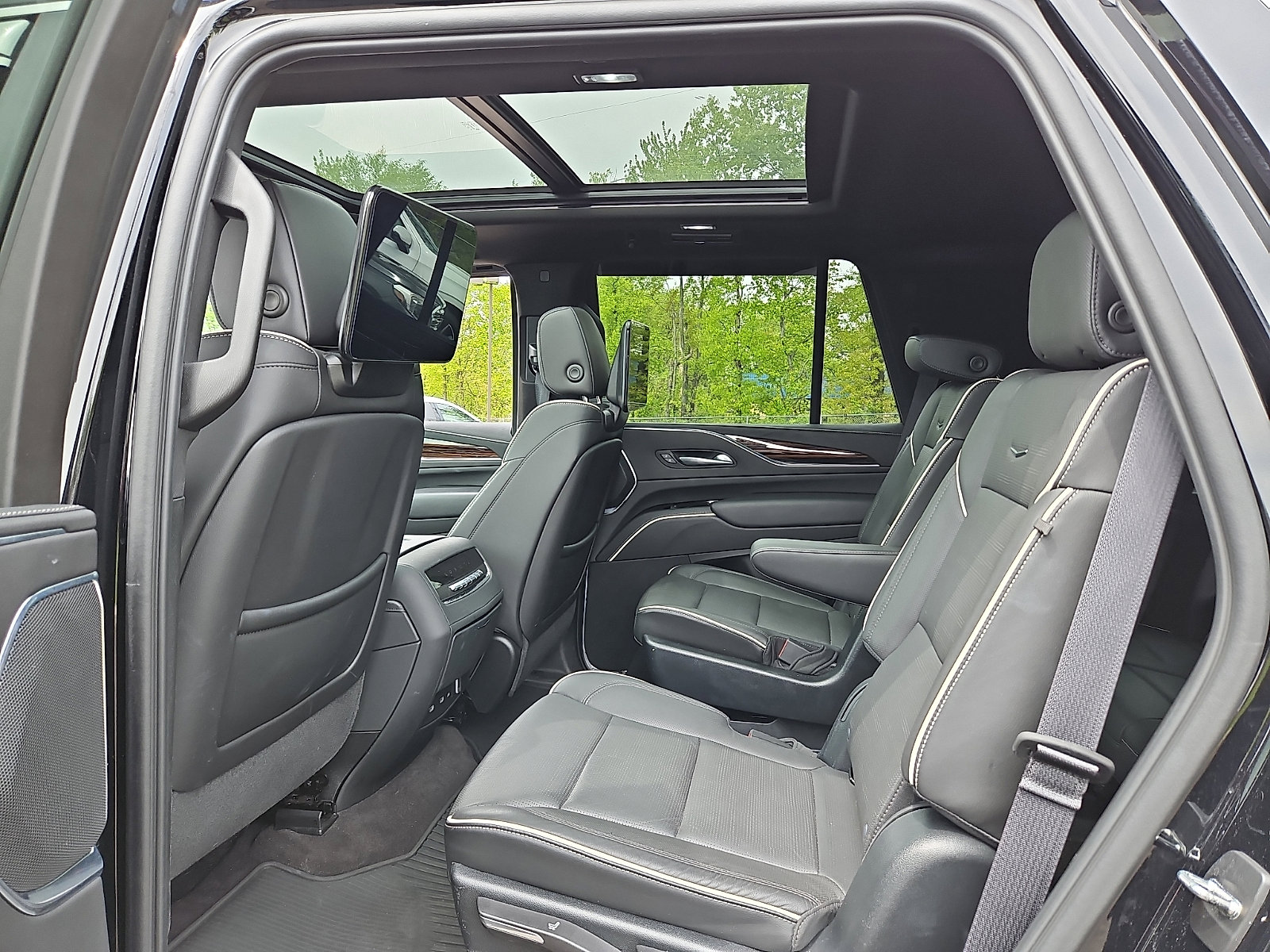 Used 2023 Cadillac Escalade Premium Luxury AWD/4WD image 10