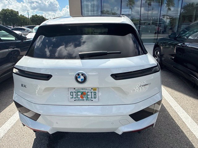 Used 2024 BMW iX xDrive50 w/ Premium Package AWD/4WD image 13