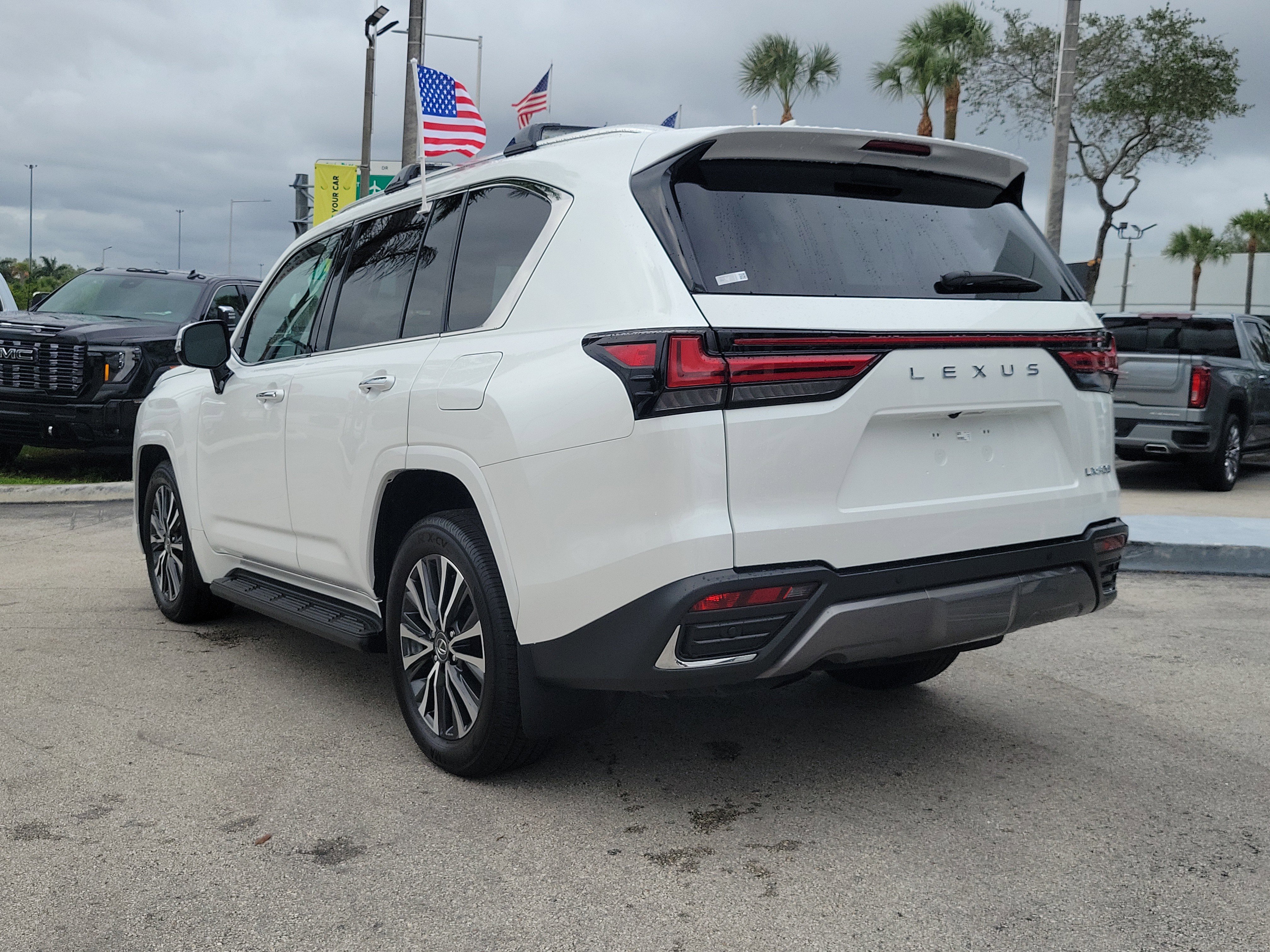 Used 2024 Lexus LX 600 LX 600 Premium 4WD image 7
