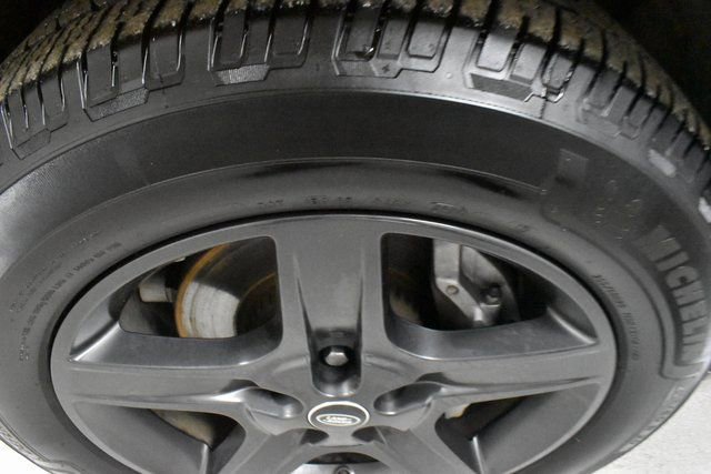 Used 2024 Land Rover Defender 90 X-Dynamic SE image 9