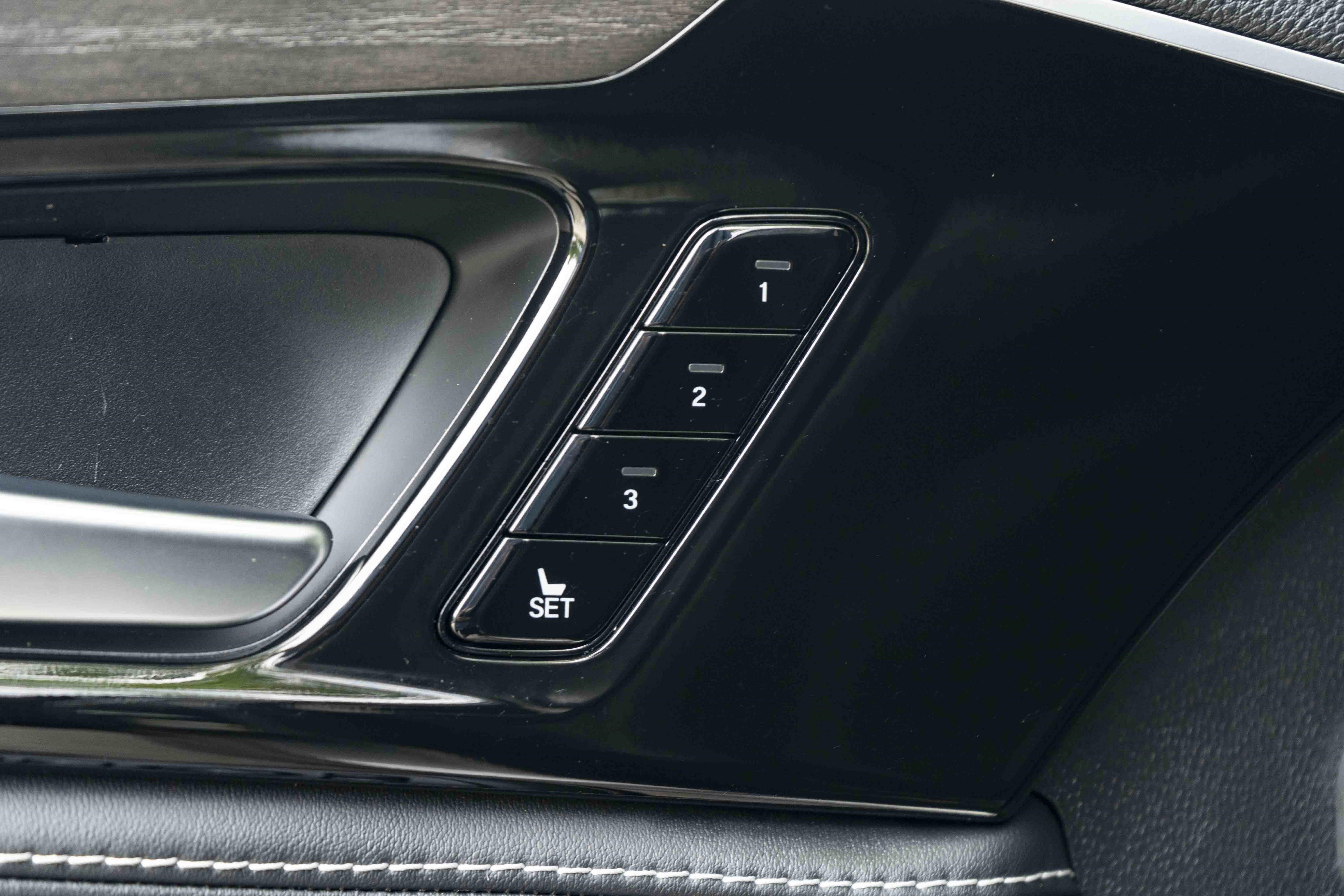 Used 2023 Acura MDX SH-AWD w/ Advance Package image 37