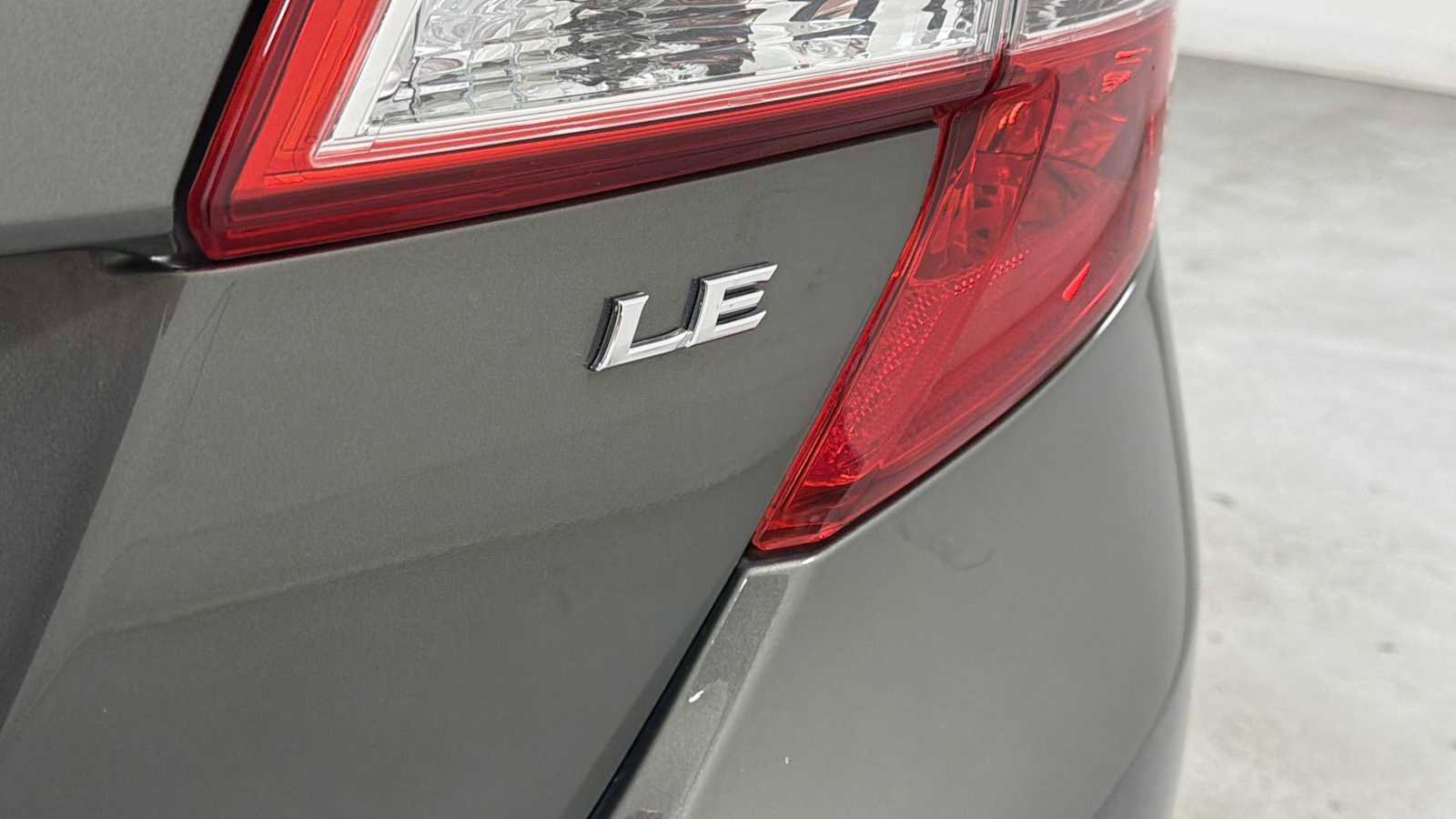 Used 2014 Toyota Camry LE FWD image 26