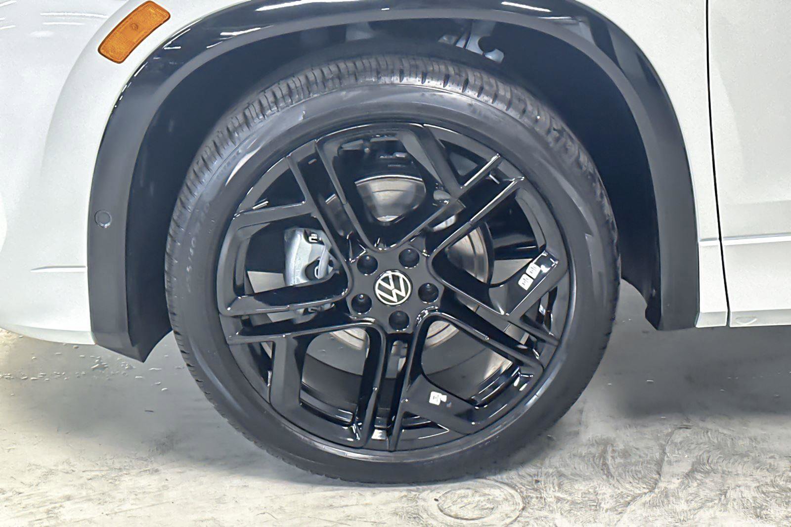 New 2026 Volkswagen Tiguan SE R-Line image 24