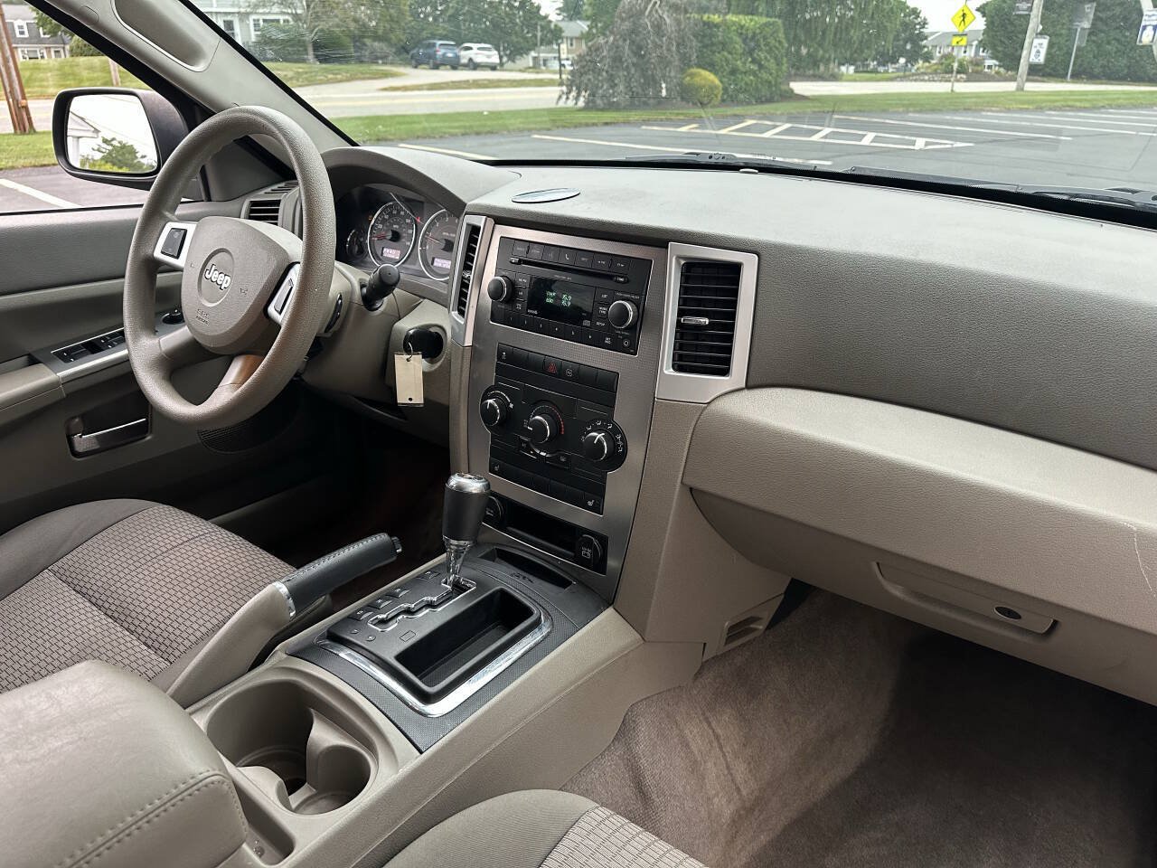 Used 2010 Jeep Grand Cherokee Laredo w/ Popular Equipment Group AWD/4WD image 11