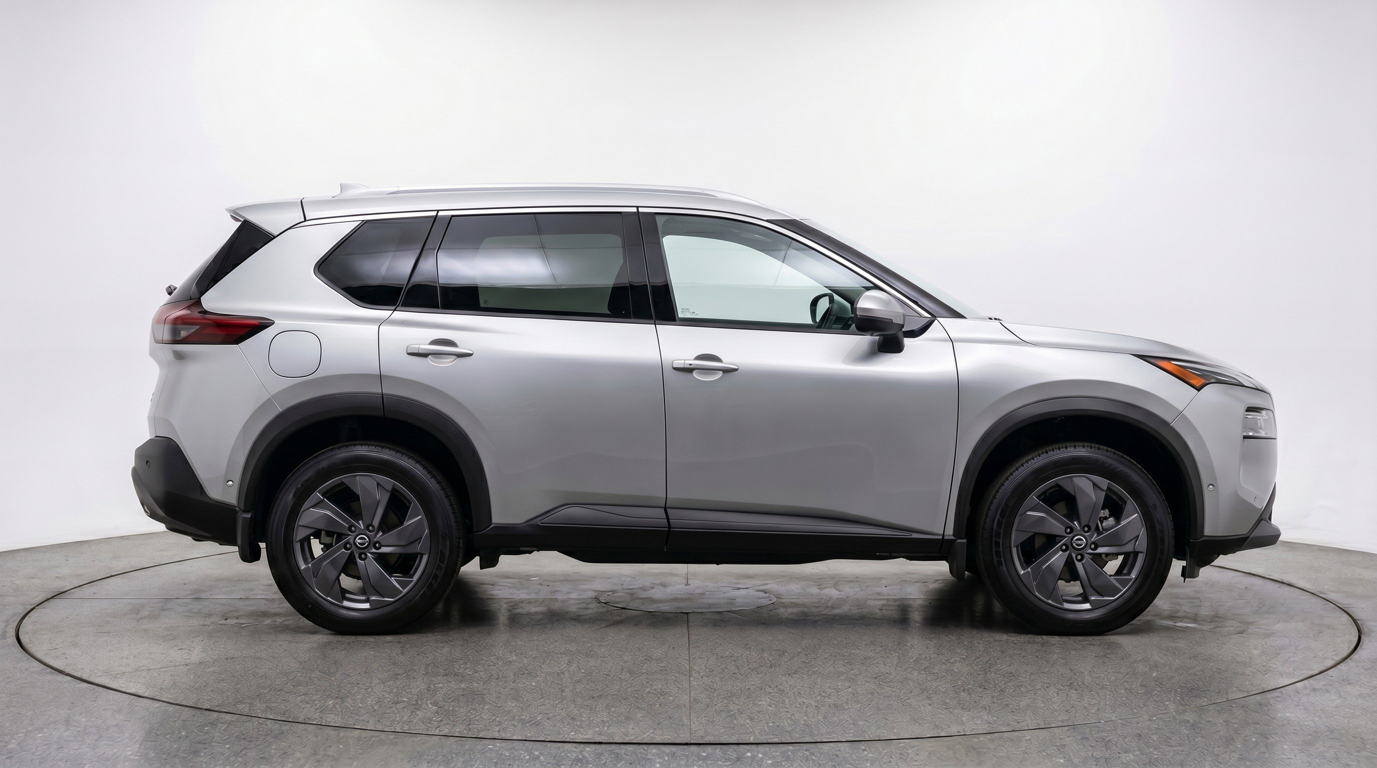 Used 2025 Nissan Rogue SV FWD image 11