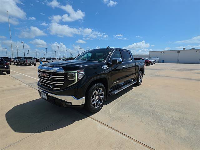 Used 2022 GMC Sierra 1500 SLT AWD/4WD image 1