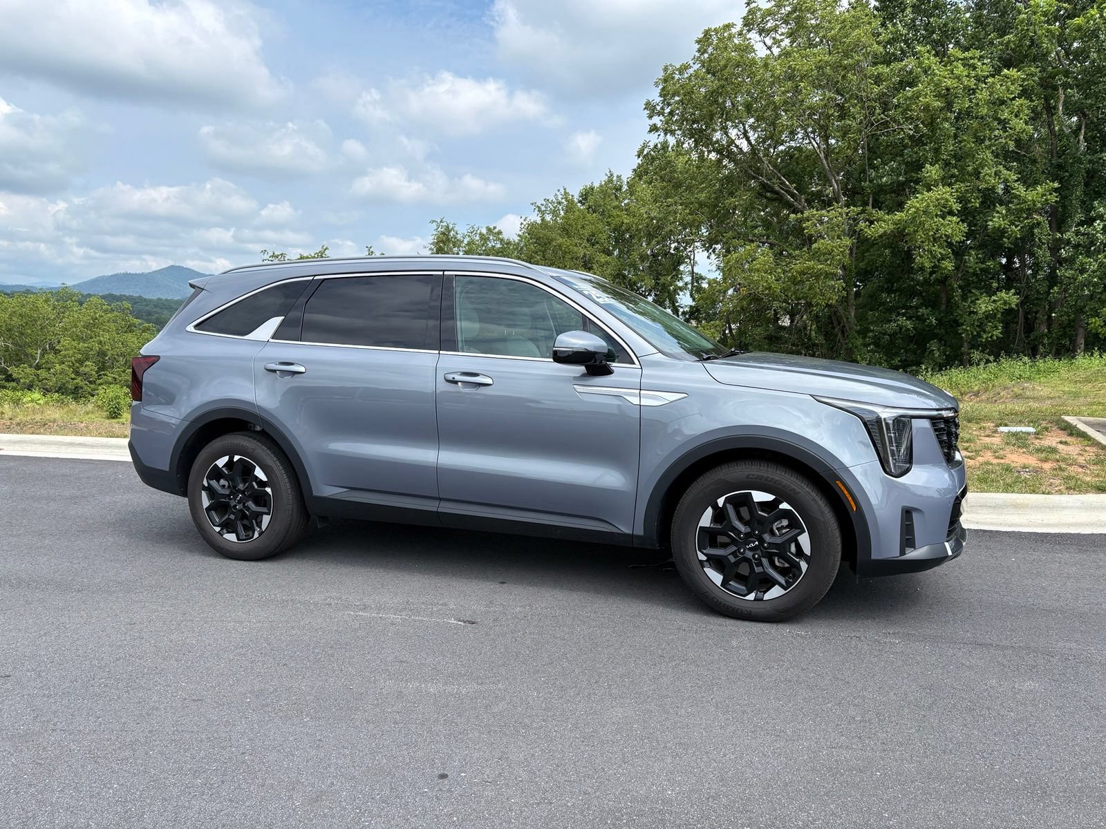 Used 2025 Kia Sorento S FWD image 6