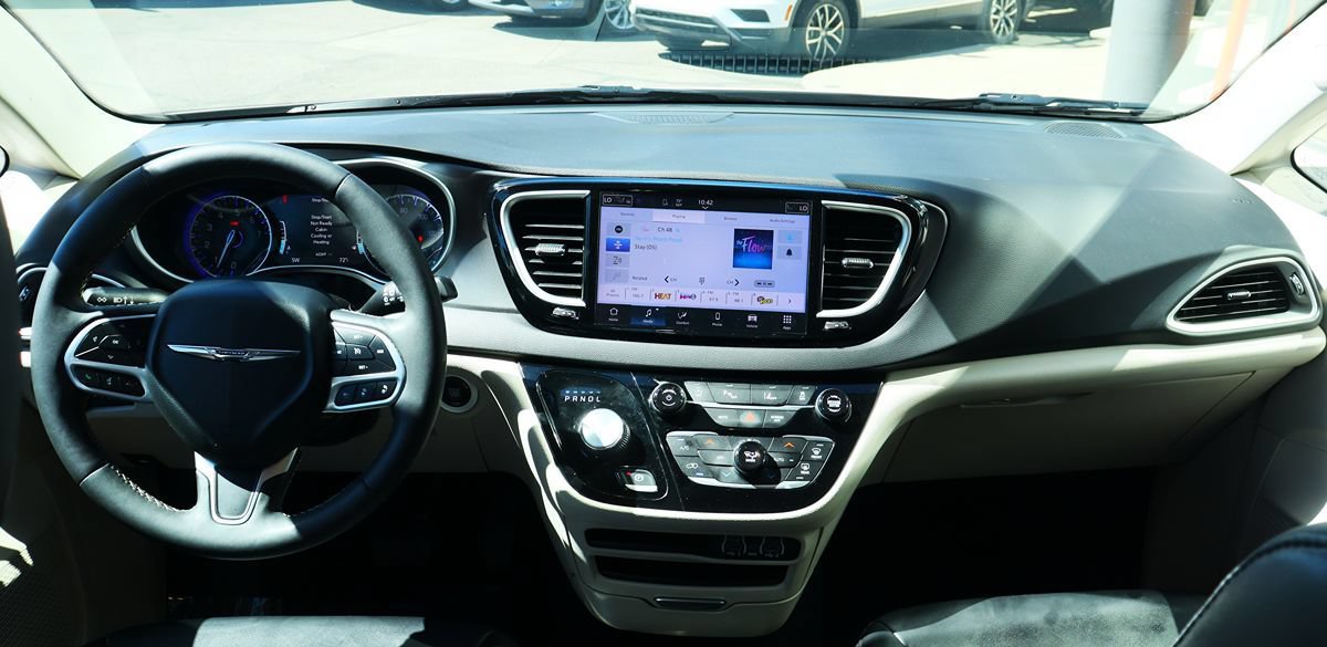 Used 2024 Chrysler Pacifica Touring-L FWD image 39