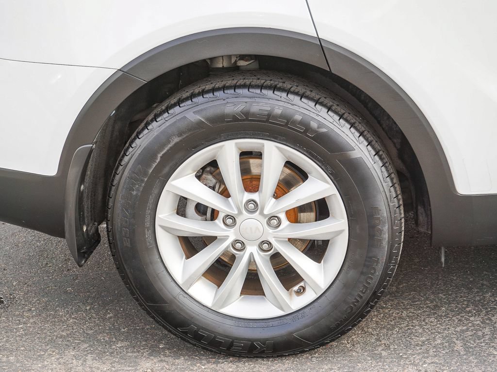 Used 2017 Kia Sorento AWD w/ LX Convenience Package image 9