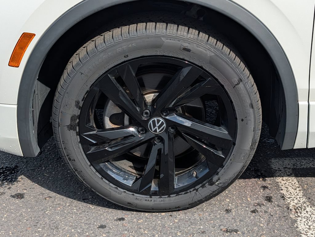 Used 2023 Volkswagen Tiguan SE R-Line AWD/4WD image 14