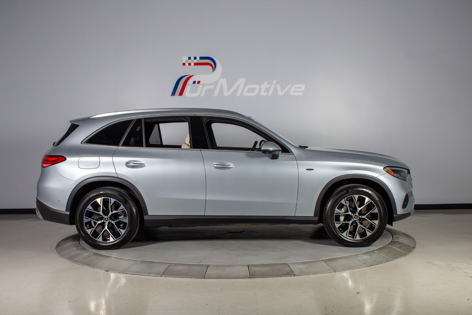 Used 2025 Mercedes-Benz GLC 350e 4MATIC image 5