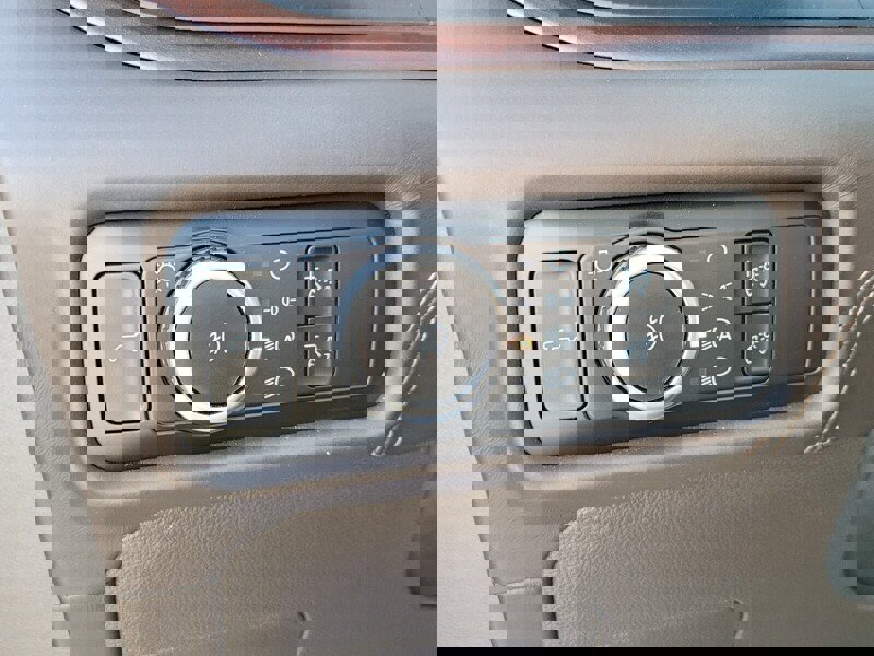 Used 2024 Ford Explorer King Ranch w/ Technology Package image 30