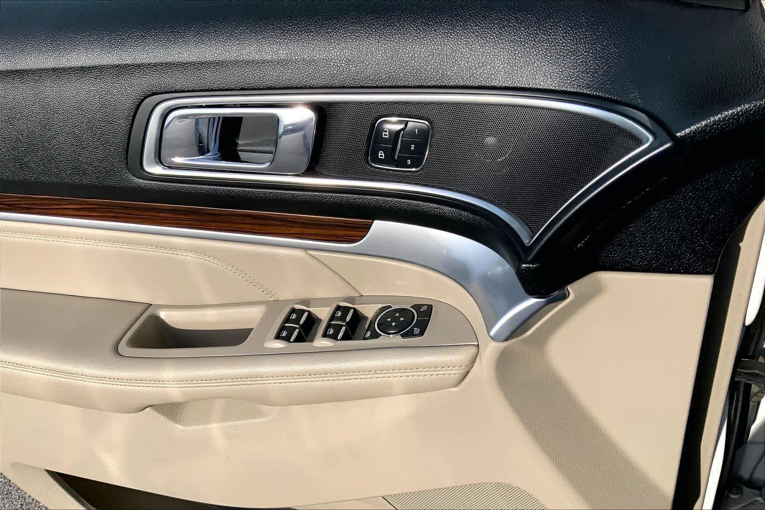 Used 2018 Ford Explorer Limited w/ Equipment Group 301A image 32