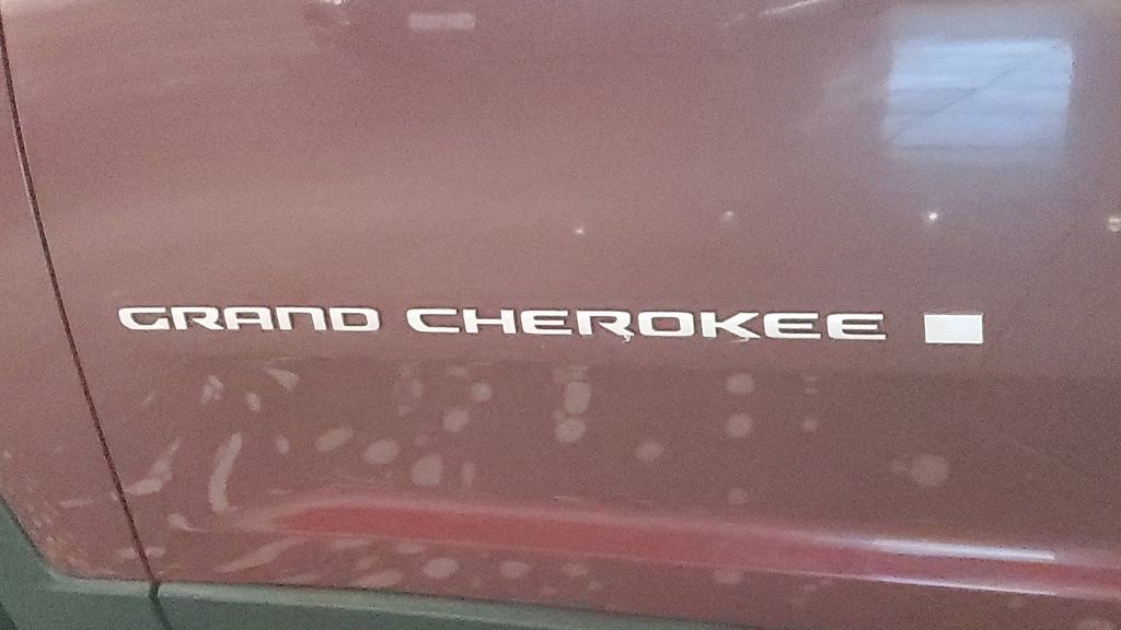 Used 2025 Jeep Grand Cherokee L Laredo image 8