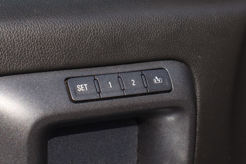 Used 2018 Chevrolet Silverado 1500 High Country RWD image 17