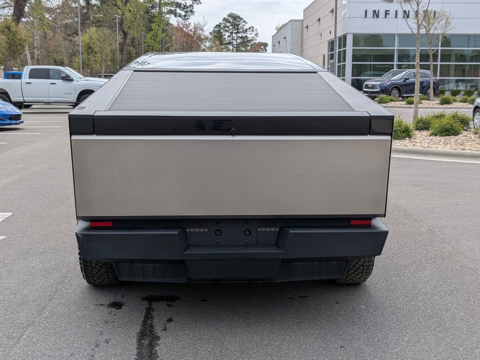Used 2024 Tesla Cybertruck AWD Crew Cab image 4