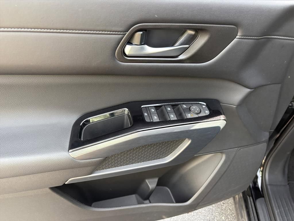 Certified 2024 Nissan Pathfinder SL image 21