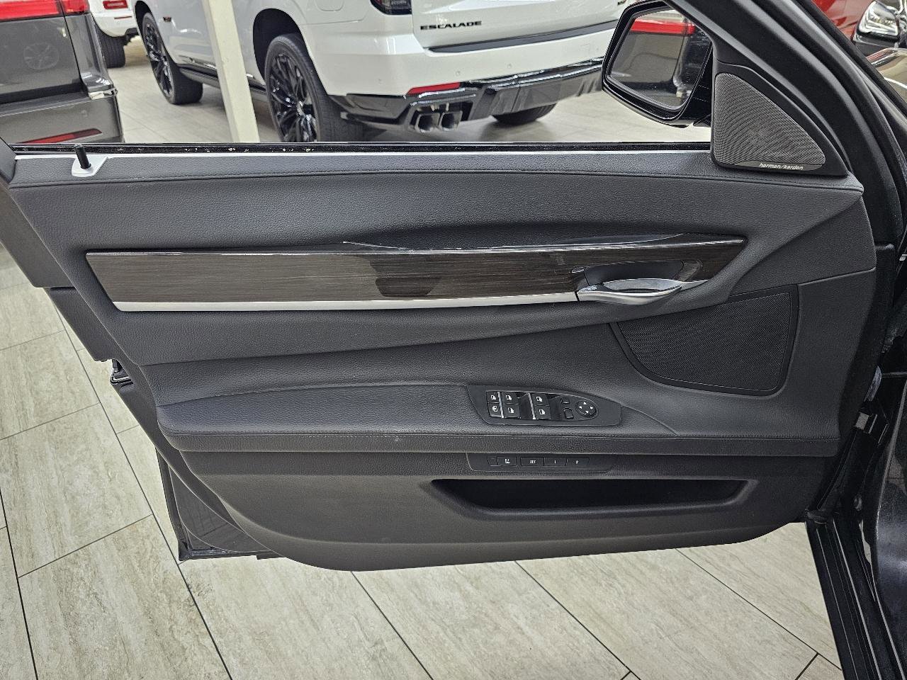 Used 2015 BMW 740Li image 39