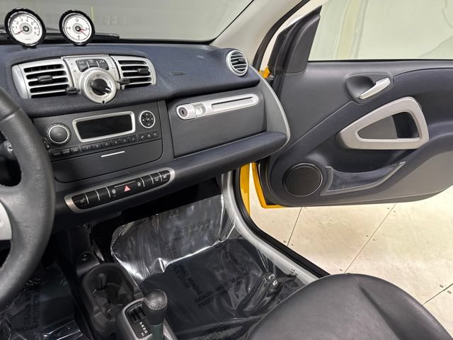 Used 2015 smart fortwo passion w/ Comfort Package RWD image 16