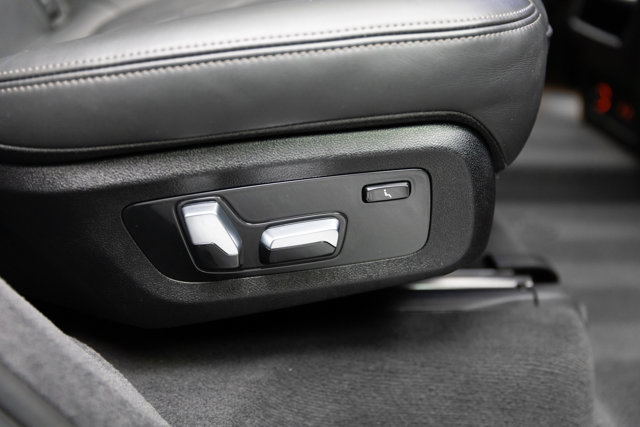 Used 2024 BMW X7 M60i w/ Executive Package image 74
