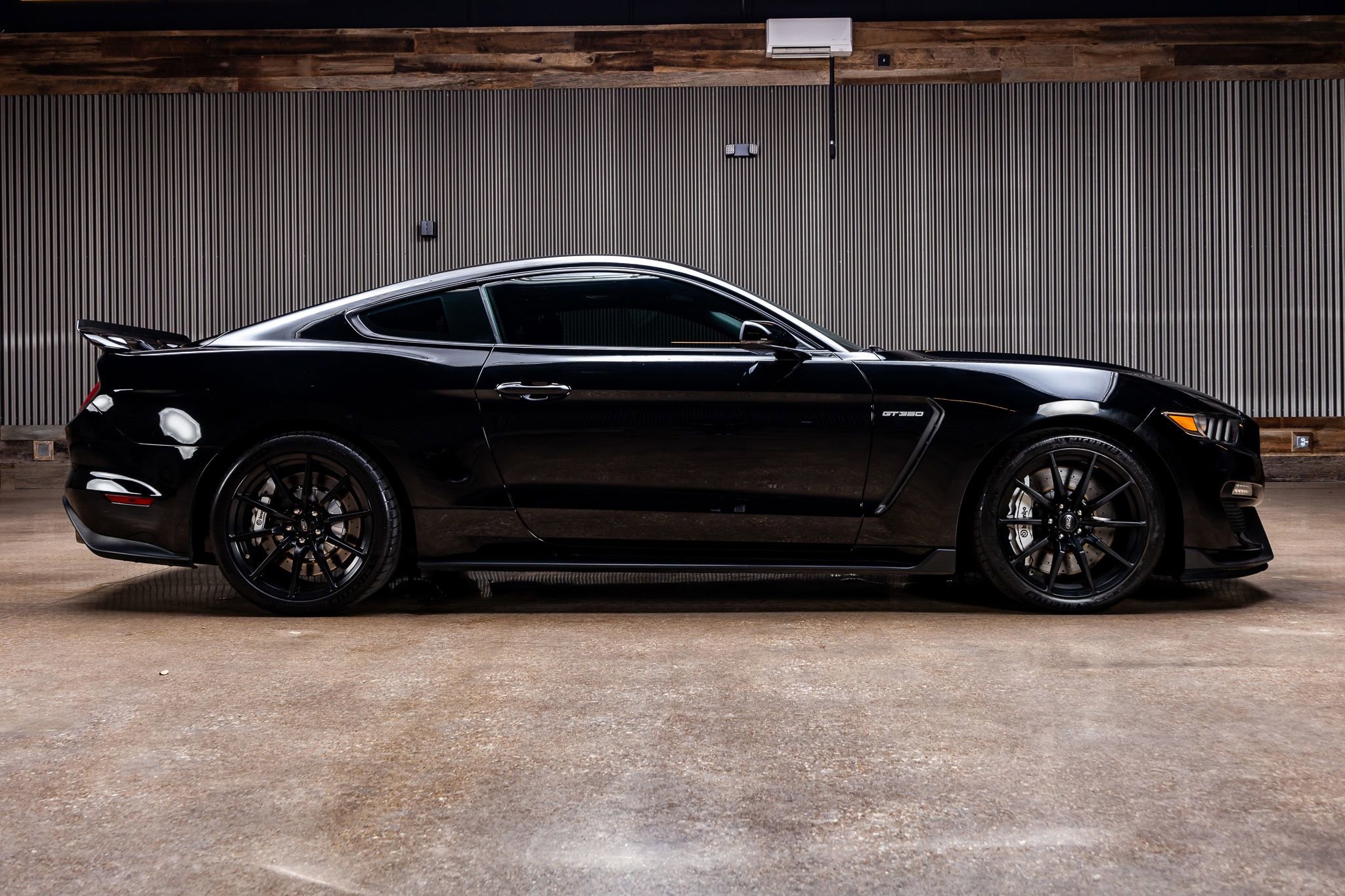 Used 2018 Ford Mustang Shelby GT350 w/ Electronics Package RWD image 10