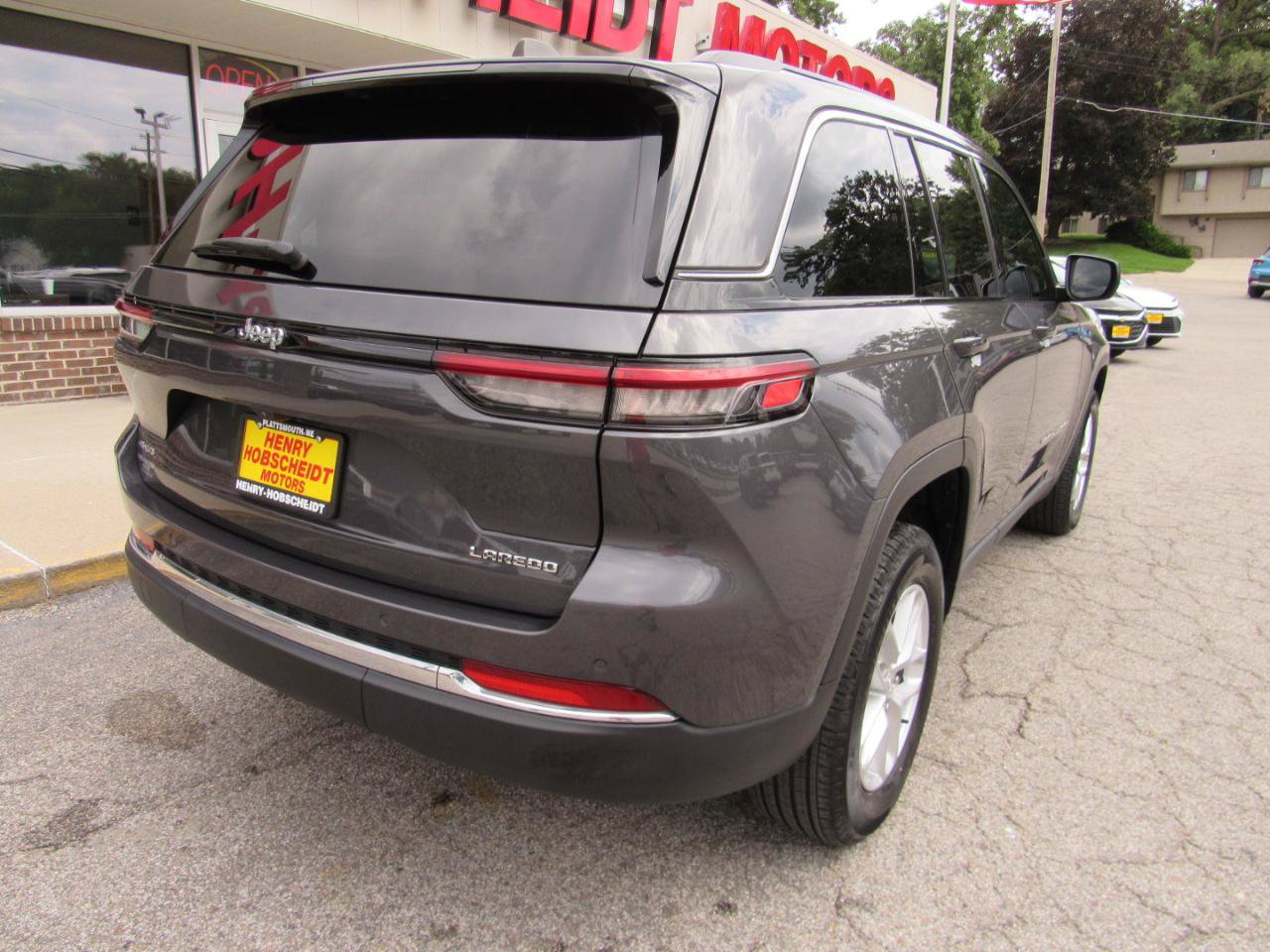 Used 2024 Jeep Grand Cherokee Laredo X AWD/4WD image 12