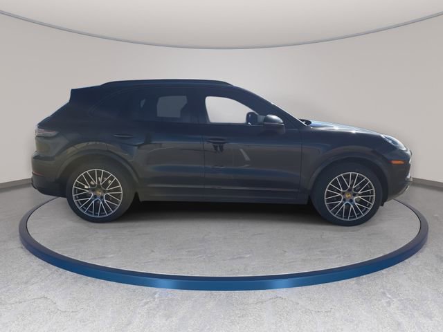 Used 2023 Porsche Cayenne Platinum Edition image 5