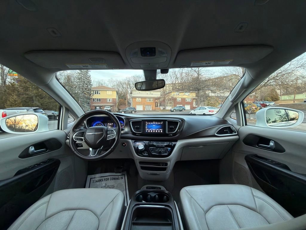 Used 2018 Chrysler Pacifica Touring-L FWD image 30