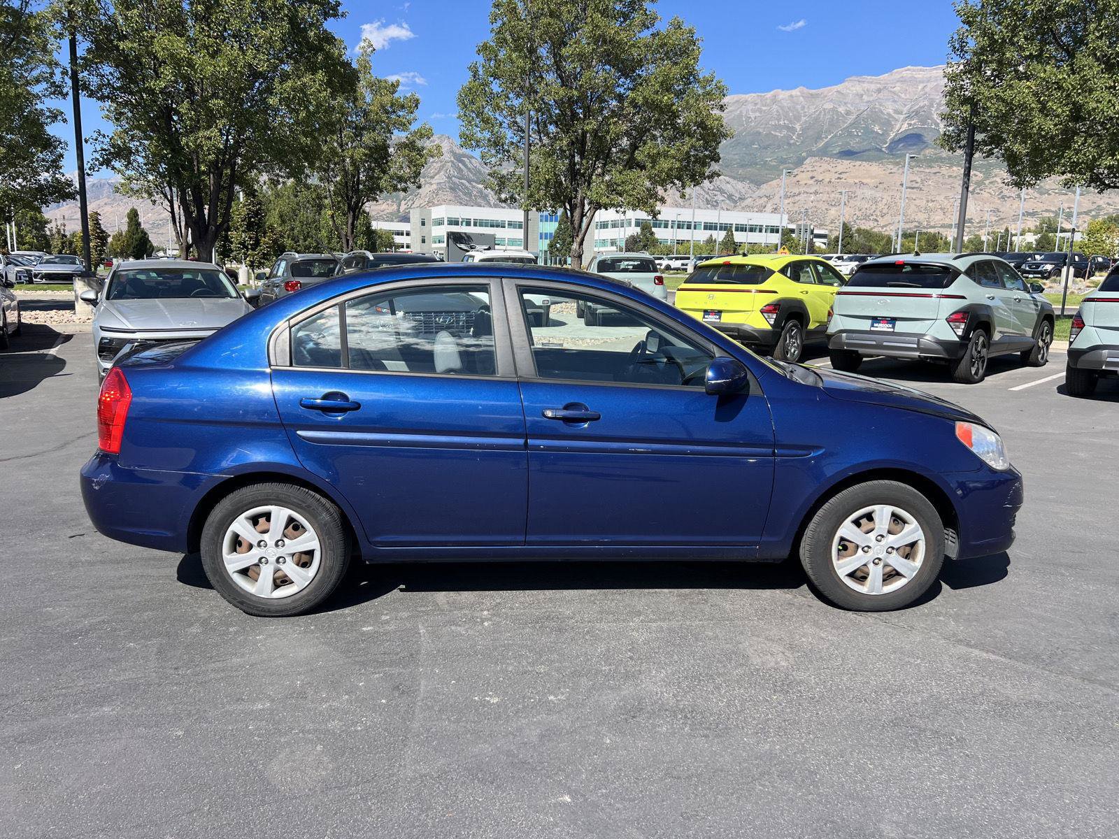 Used 2010 Hyundai Accent GLS FWD image 6