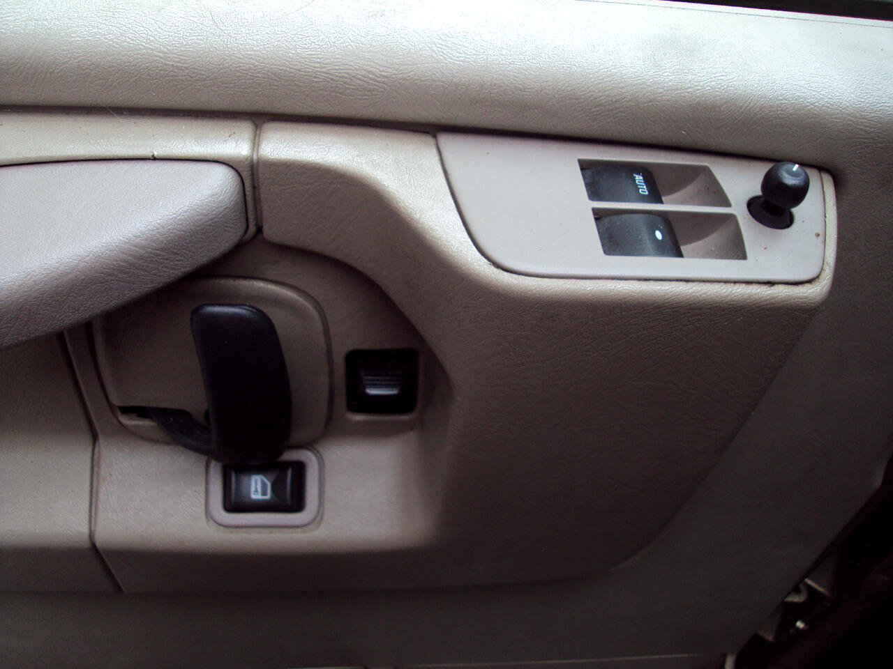 Used 2011 Chevrolet Express 1500 LT w/ LT Preferred Equipment Group image 19