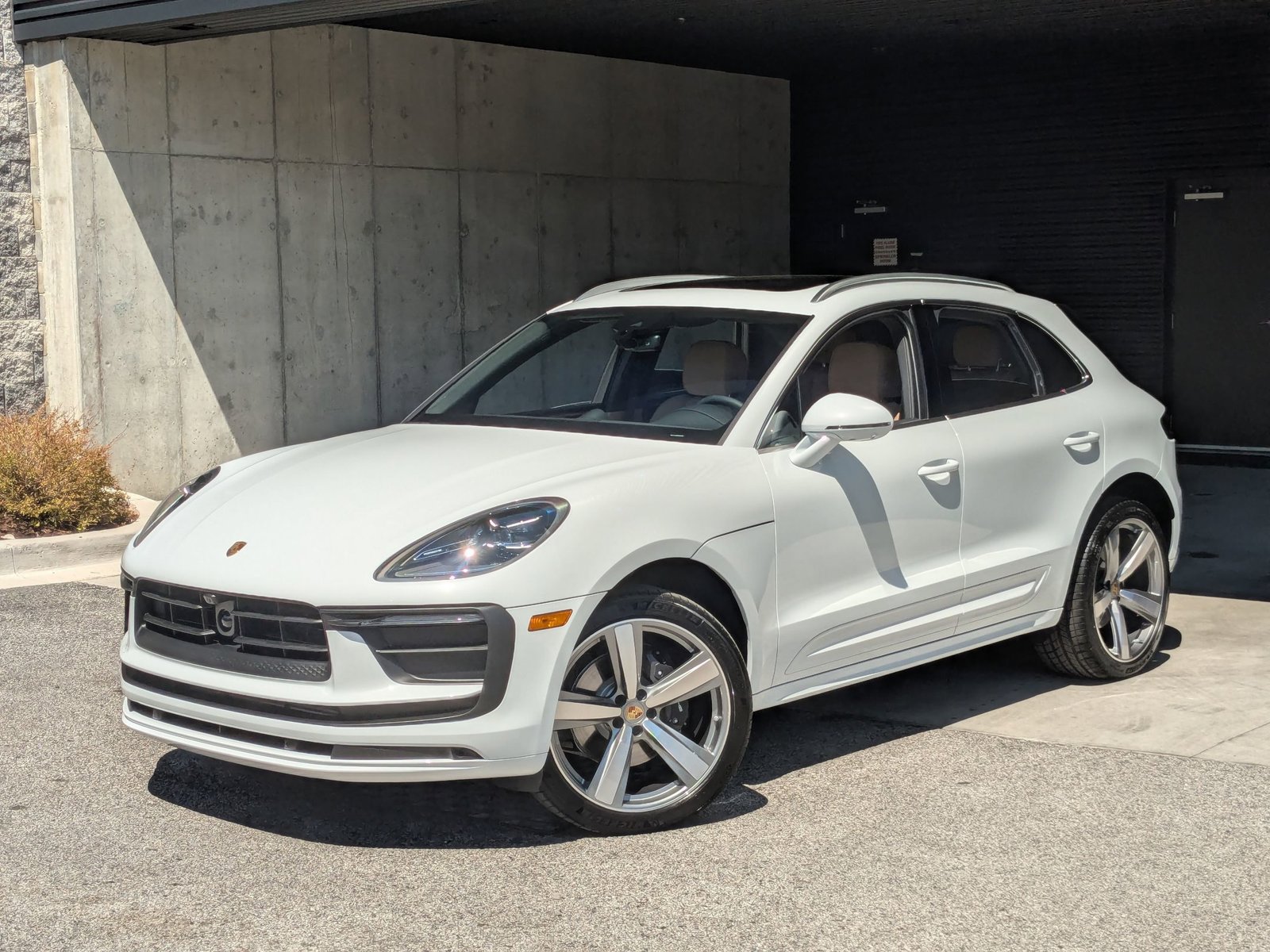 New 2026 Porsche Macan AWD/4WD image 1