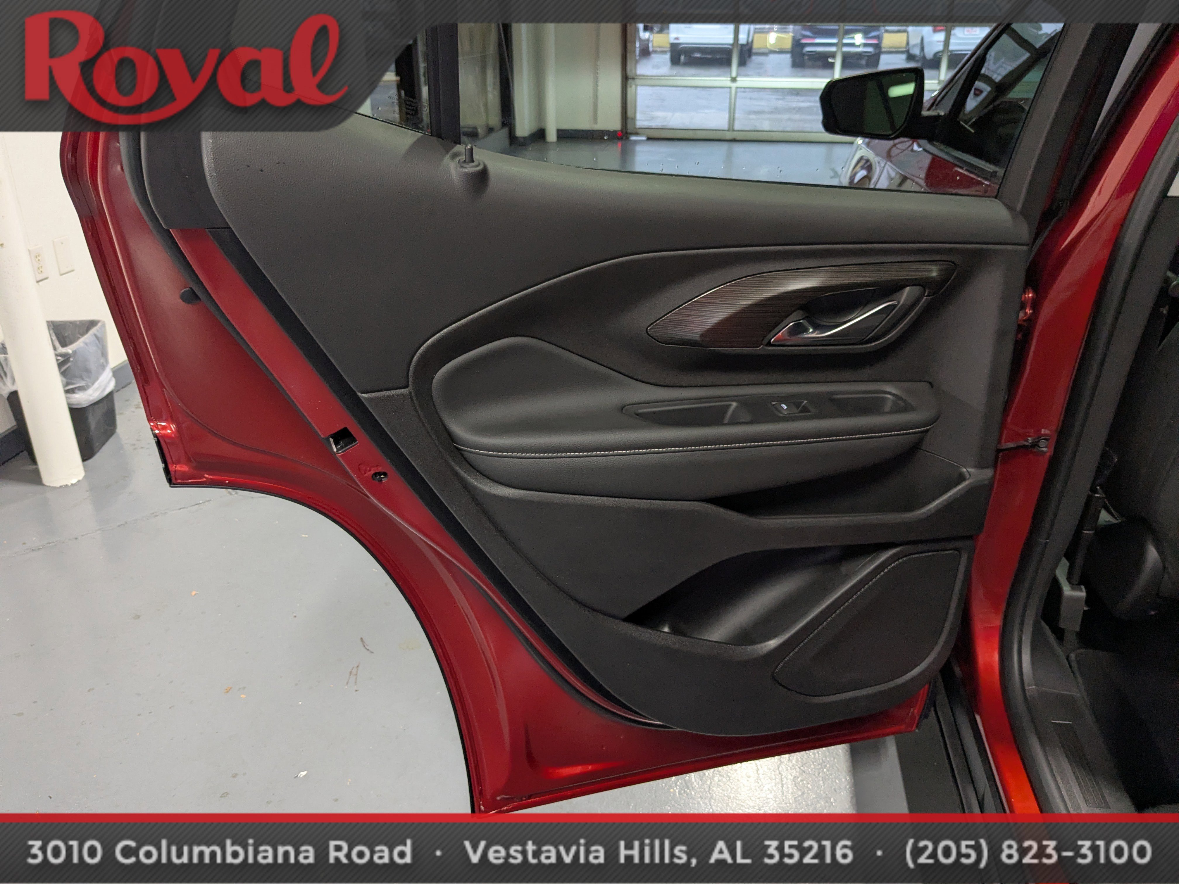 Used 2024 GMC Terrain SLE w/ Driver Convenience Package image 13