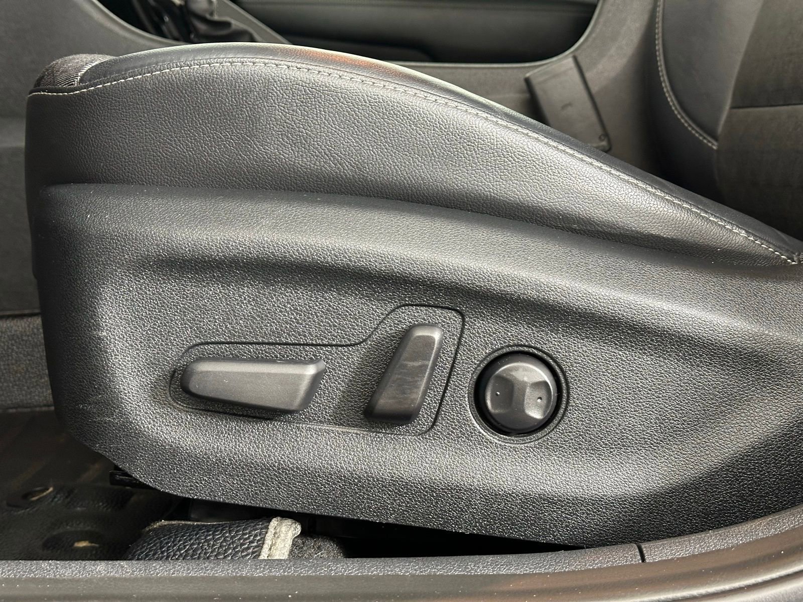 Used 2020 Kia Niro EX image 7