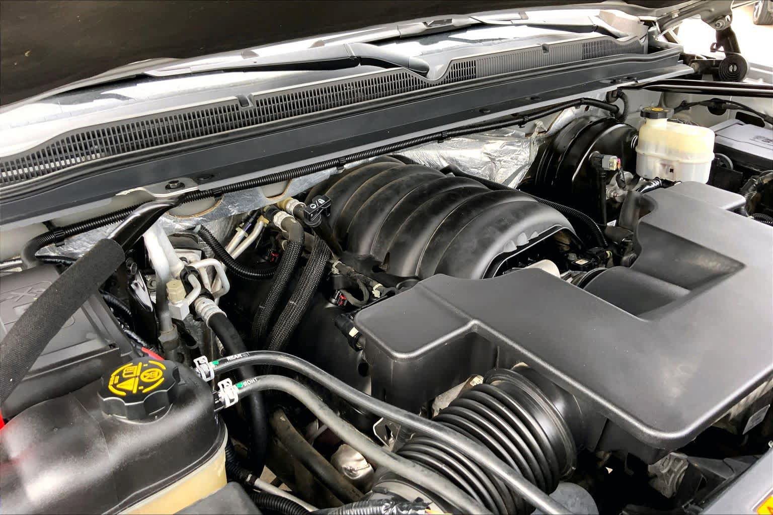 Certified 2018 Chevrolet Suburban LT RWD image 33