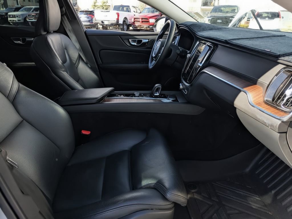 Used 2024 Volvo S60 B5 Ultimate image 32