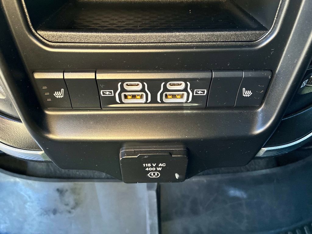 Used 2022 RAM 1500 Laramie AWD/4WD image 18
