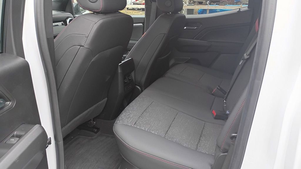 Used 2024 Chevrolet Colorado Z71 image 15