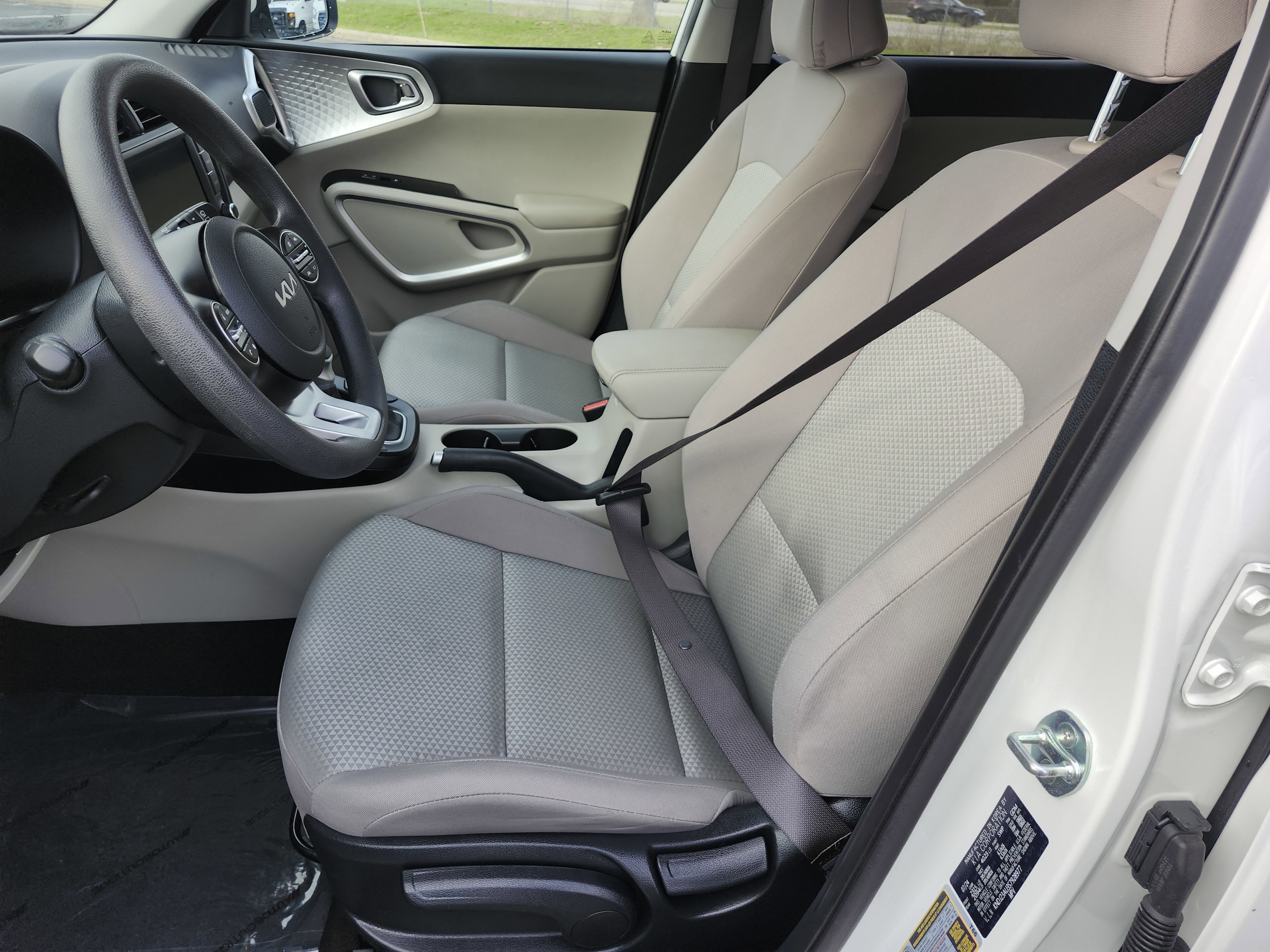 Used 2025 Kia Soul LX w/ LX Technology Package FWD image 21