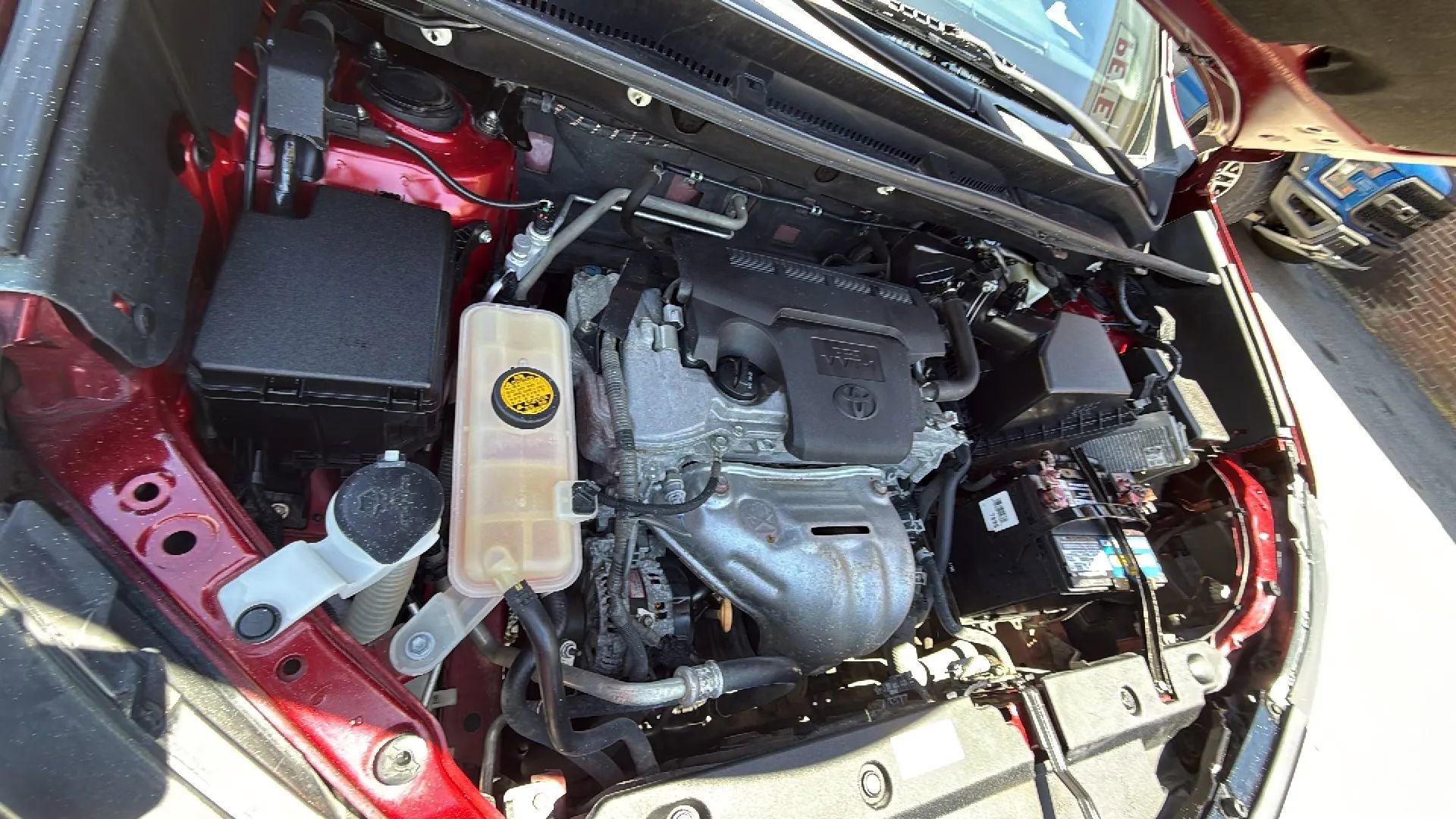 Used 2018 Toyota RAV4 LE FWD image 33