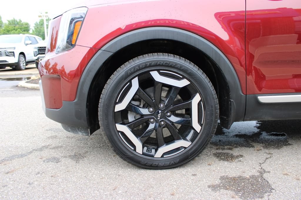 Used 2023 Kia Telluride EX w/ EX Captain's Chair Package AWD/4WD image 29