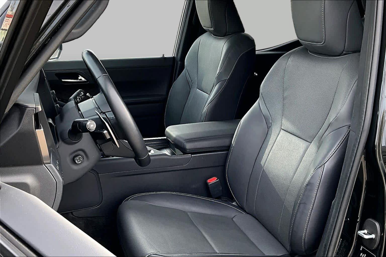 Used 2024 Lexus GX 550 w/ Accessory Package (Z1) AWD/4WD image 8