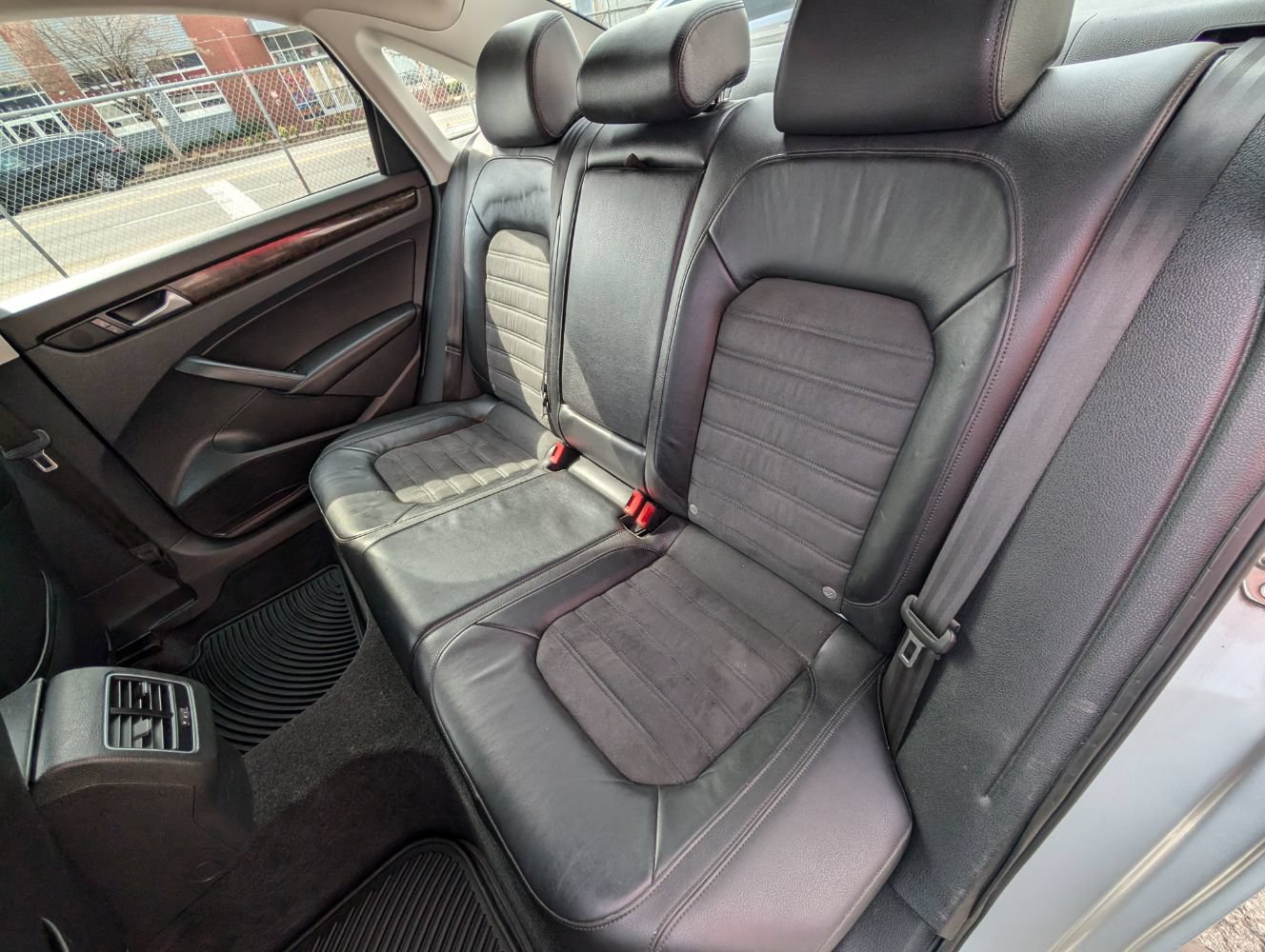 Used 2015 Volkswagen Passat 3.6 SEL Premium FWD image 18