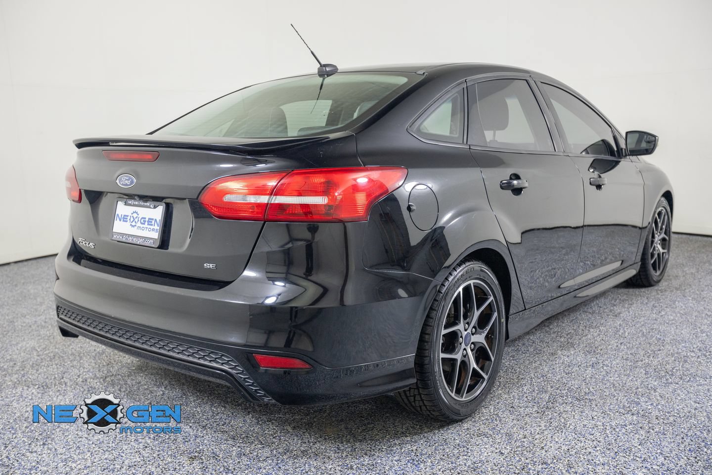 Used 2017 Ford Focus SE w/ SE Sport Package FWD image 7