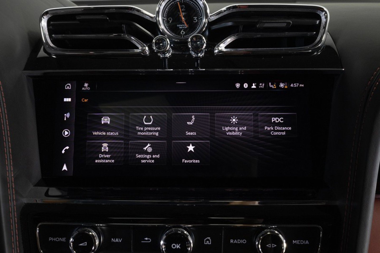 Used 2022 Bentley Bentayga AWD/4WD image 28
