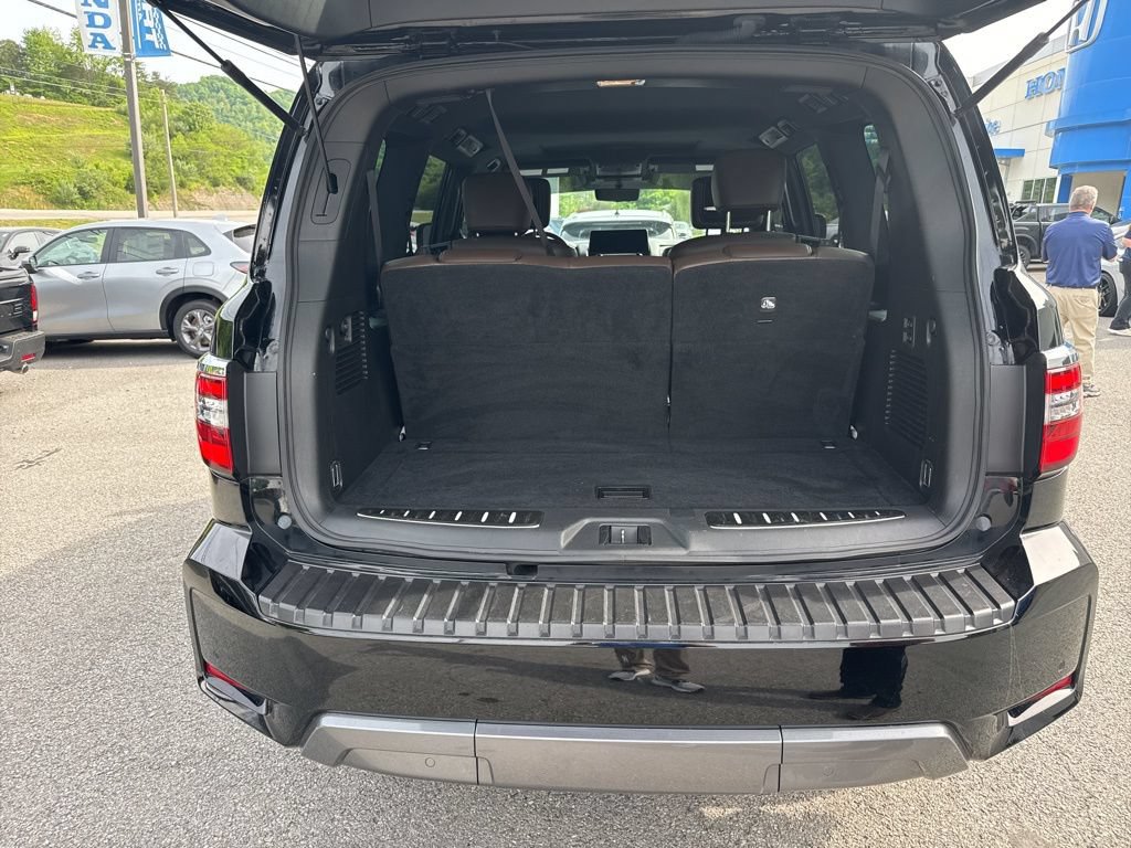 Used 2023 Nissan Armada Platinum w/ Captain's Chairs Package AWD/4WD image 9