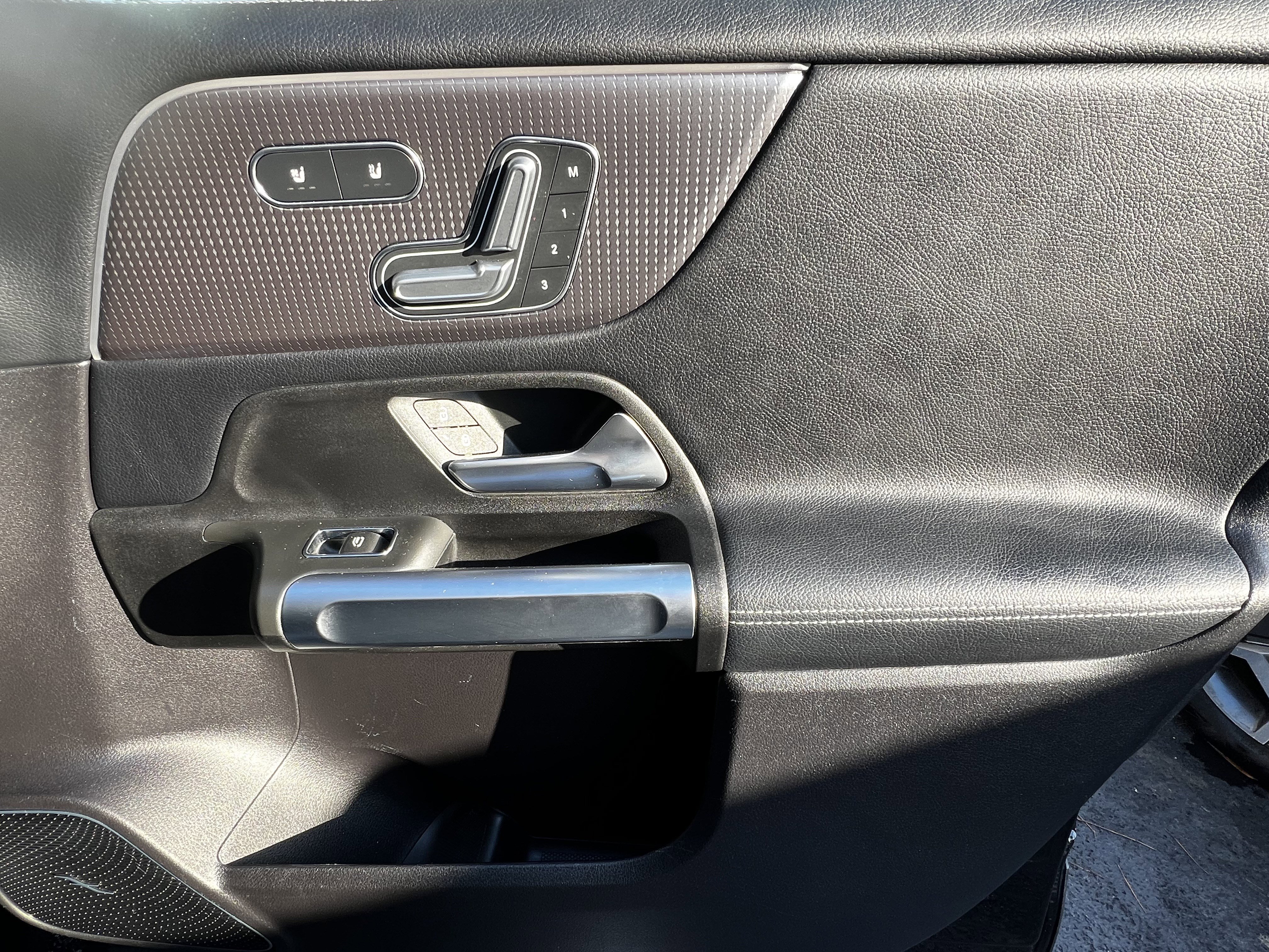 Used 2021 Mercedes-Benz GLB 250 image 44