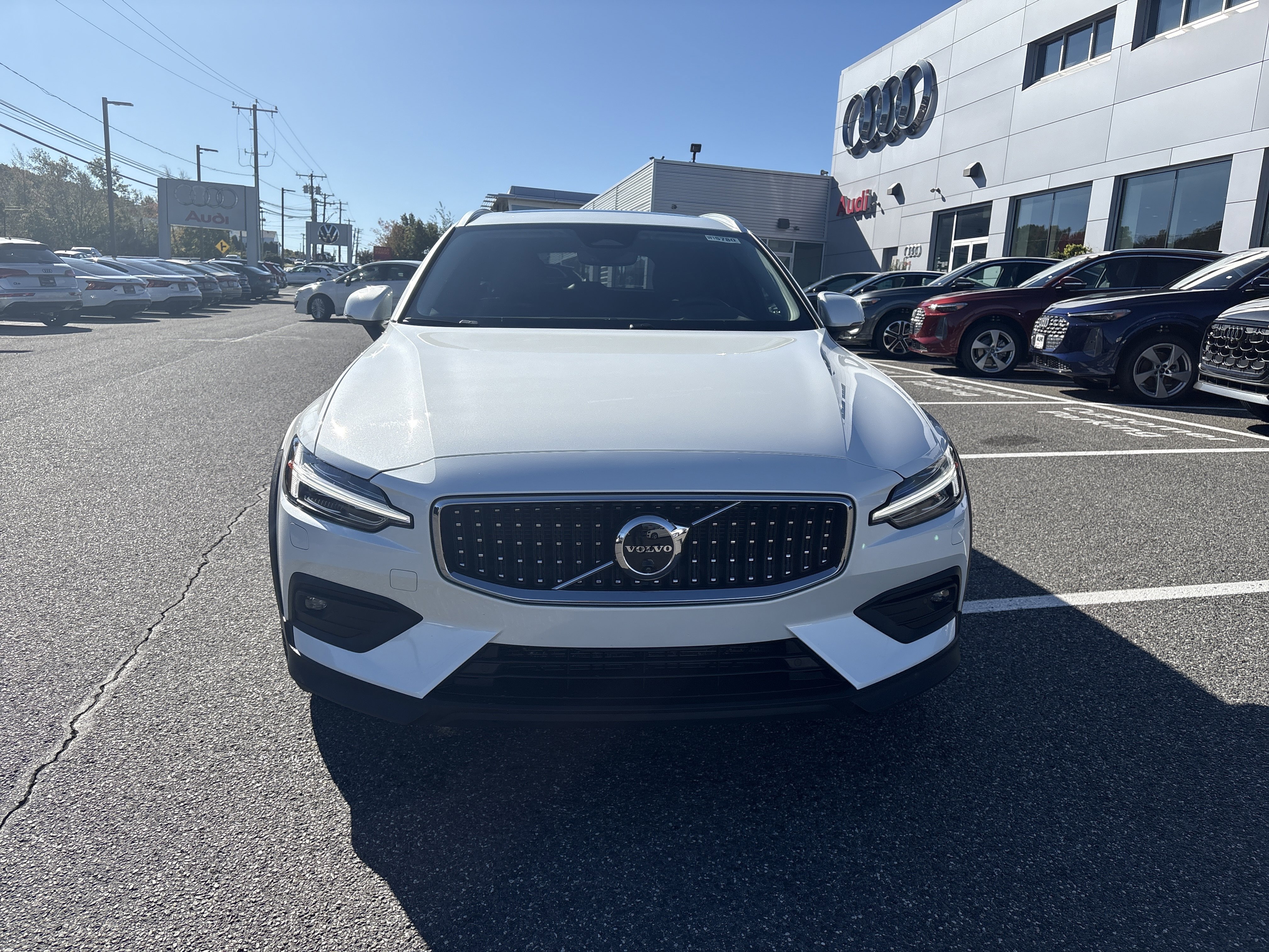 Certified 2025 Volvo V60 B5 Cross Country Plus image 2