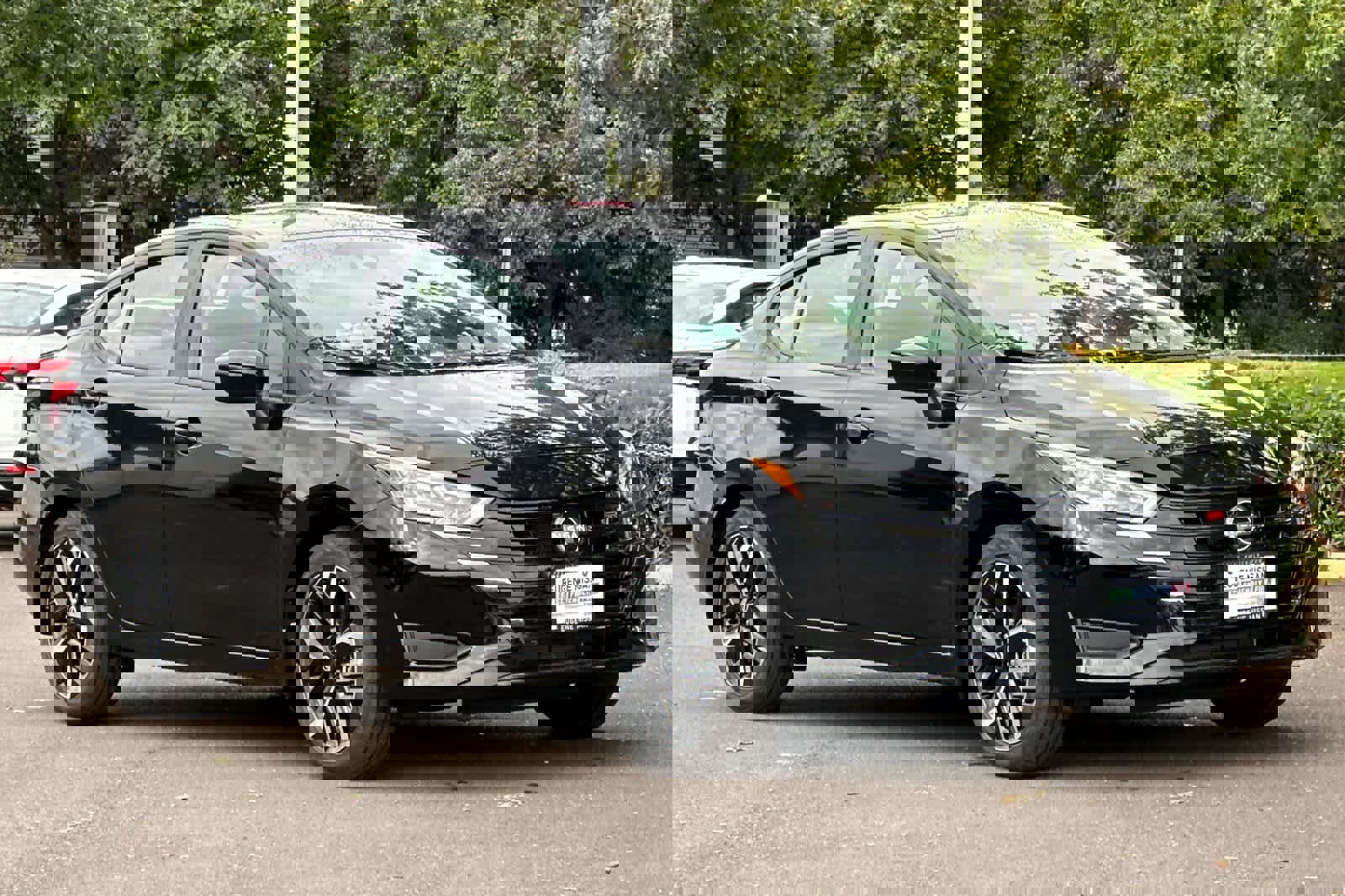 New 2025 Nissan Versa SR w/ Trunk Package image 9