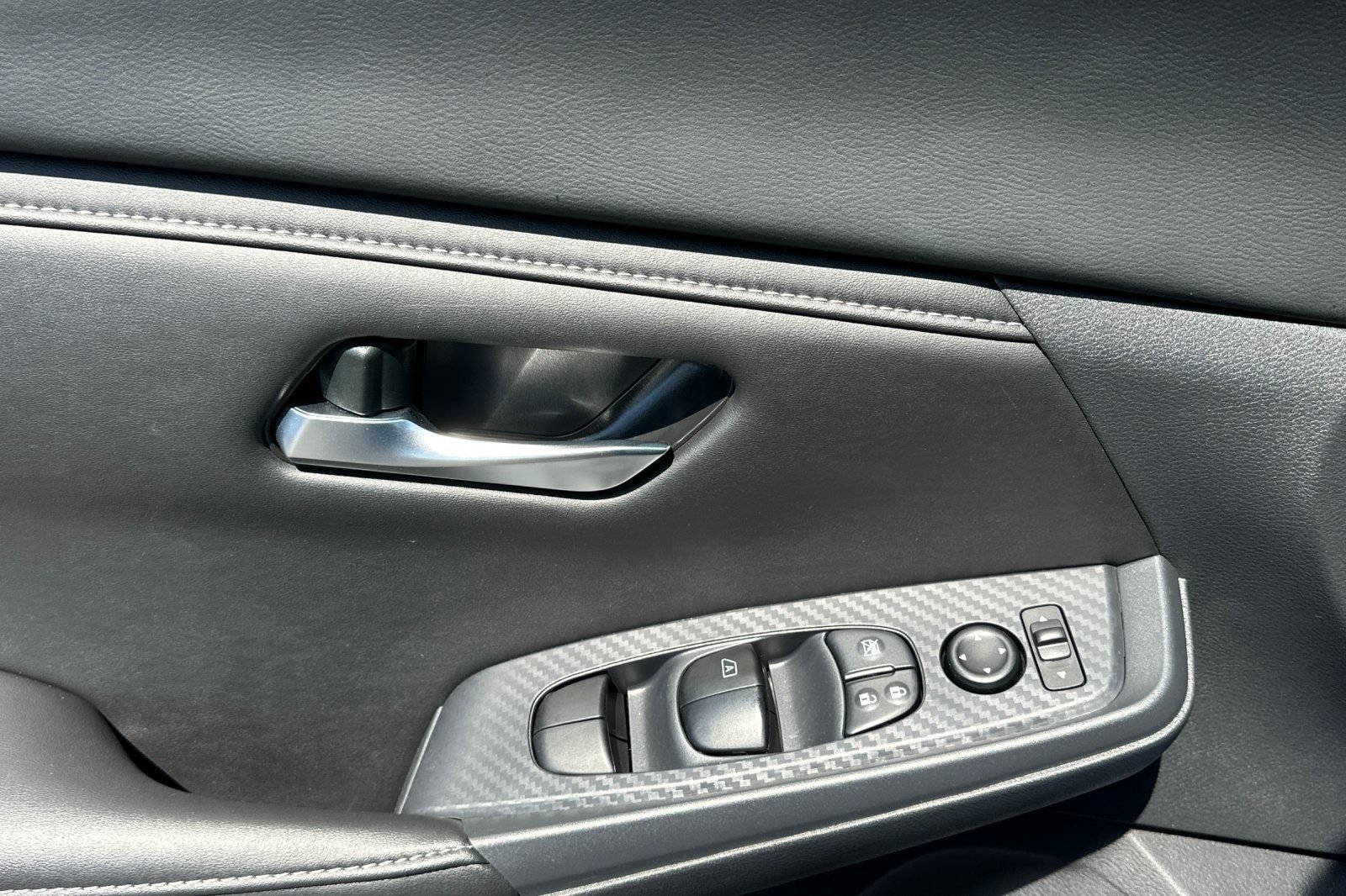 Used 2025 Nissan Sentra SV FWD image 12